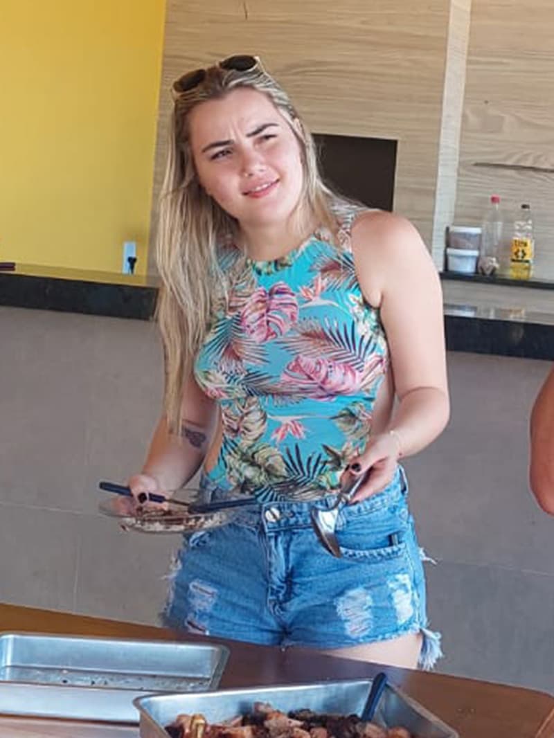 Aluna Larissa — antes e depois (antes)